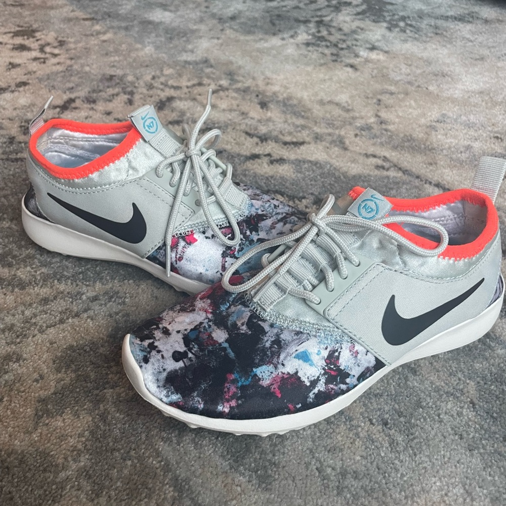Size 5.5 womens nike N7